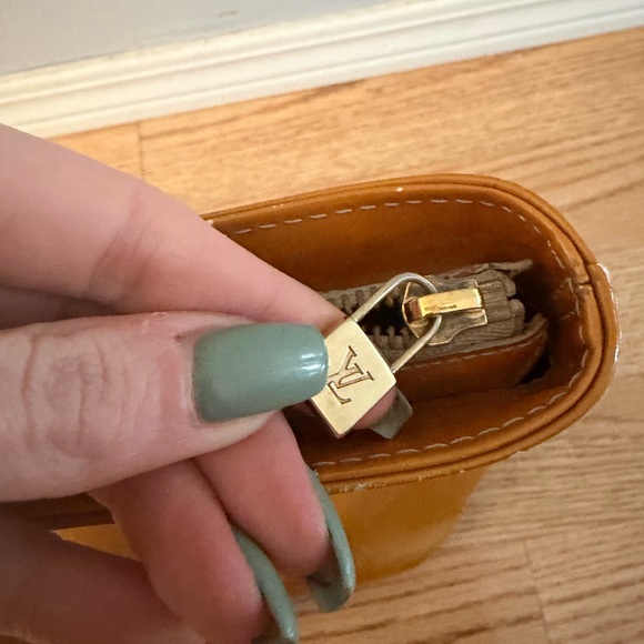 Louis Vuitton Vernis Houston Tote - Picture 4 of 12